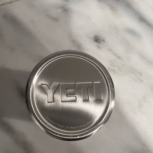 Yeti 20 oz Stainless Steel Rambler Tumbler